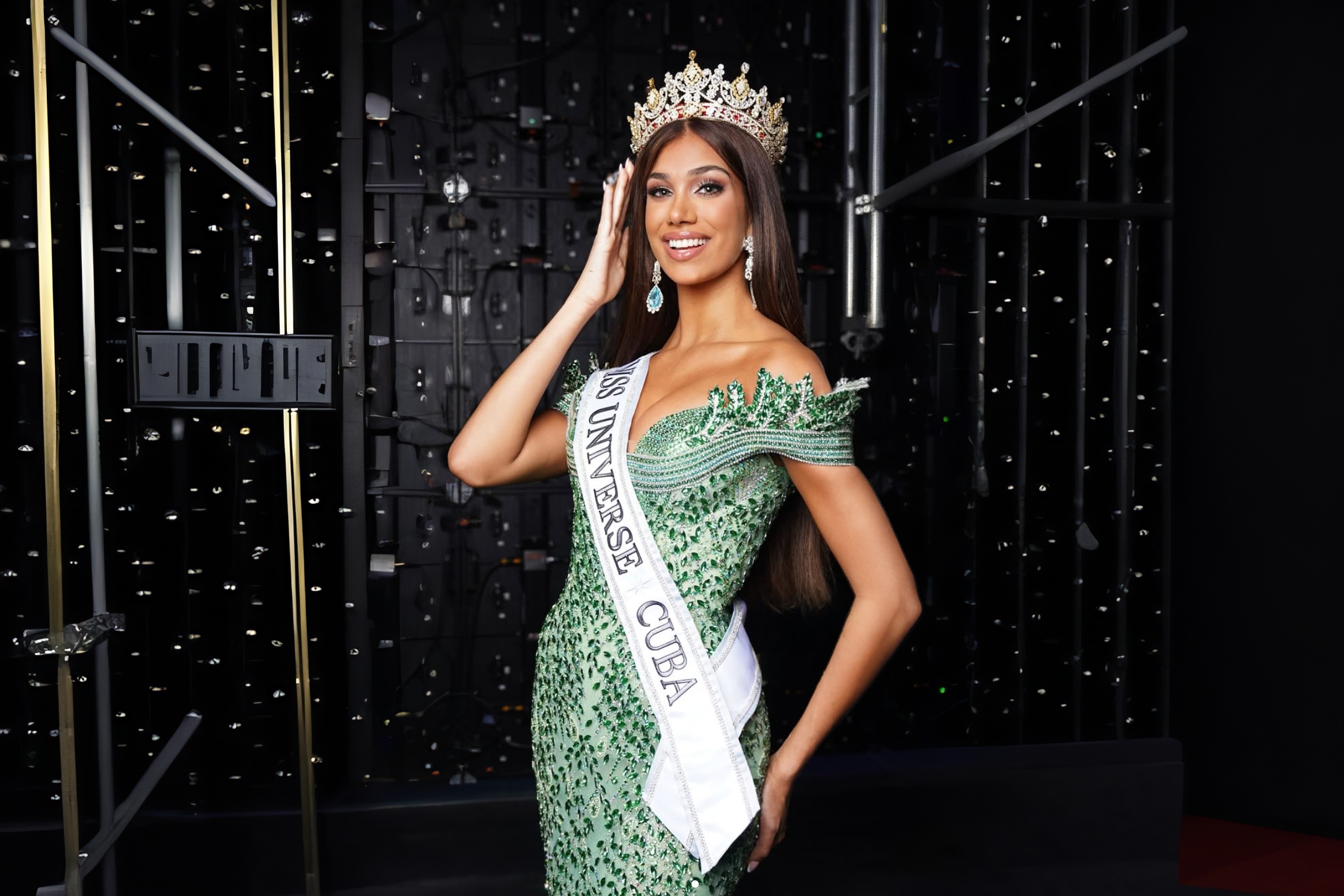 Lina Luaces, daughter of Lili Estefan, crowned Miss Universe Cuba 2025