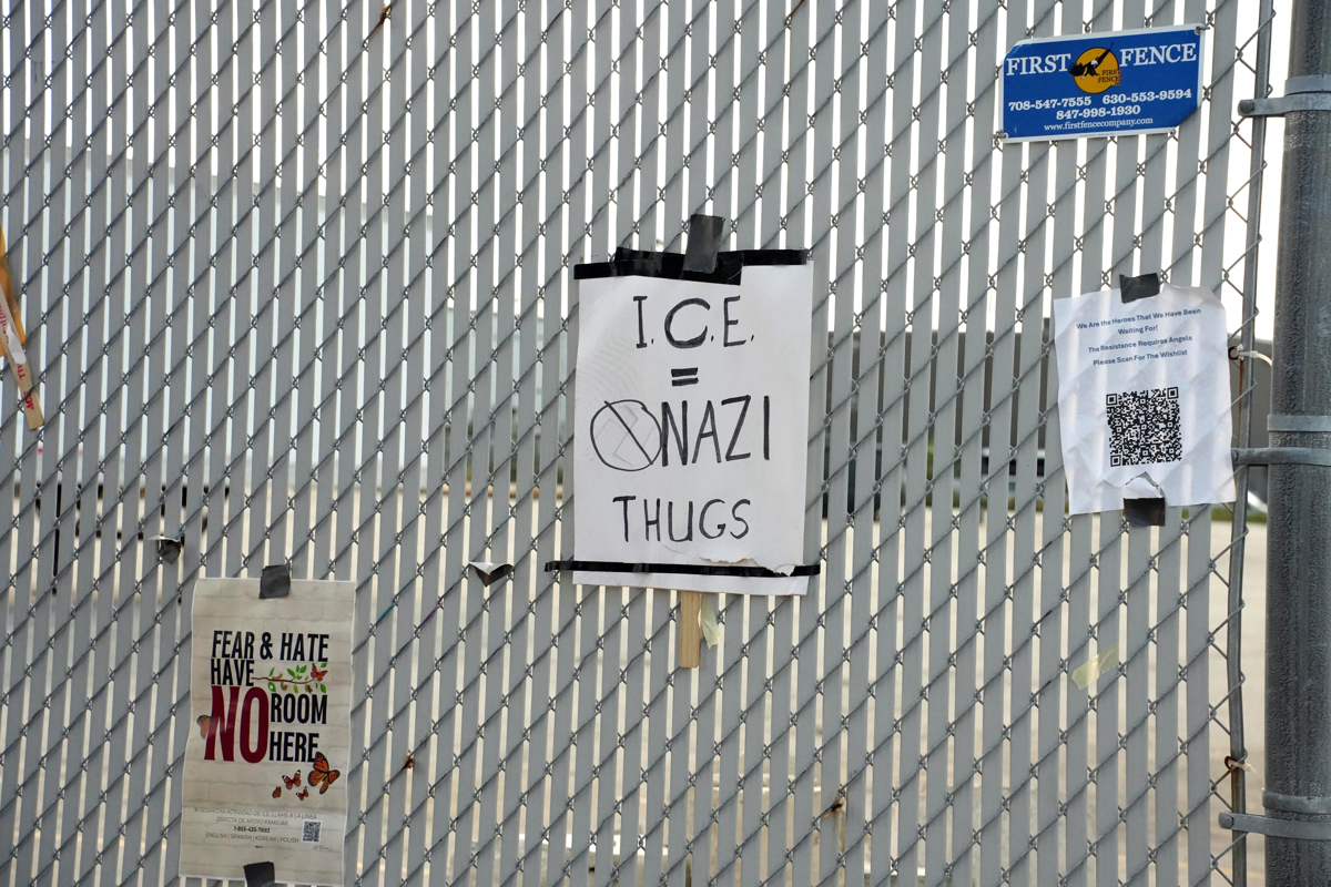 Federal judge orders immediate removal of fence at immigration center near Chicago