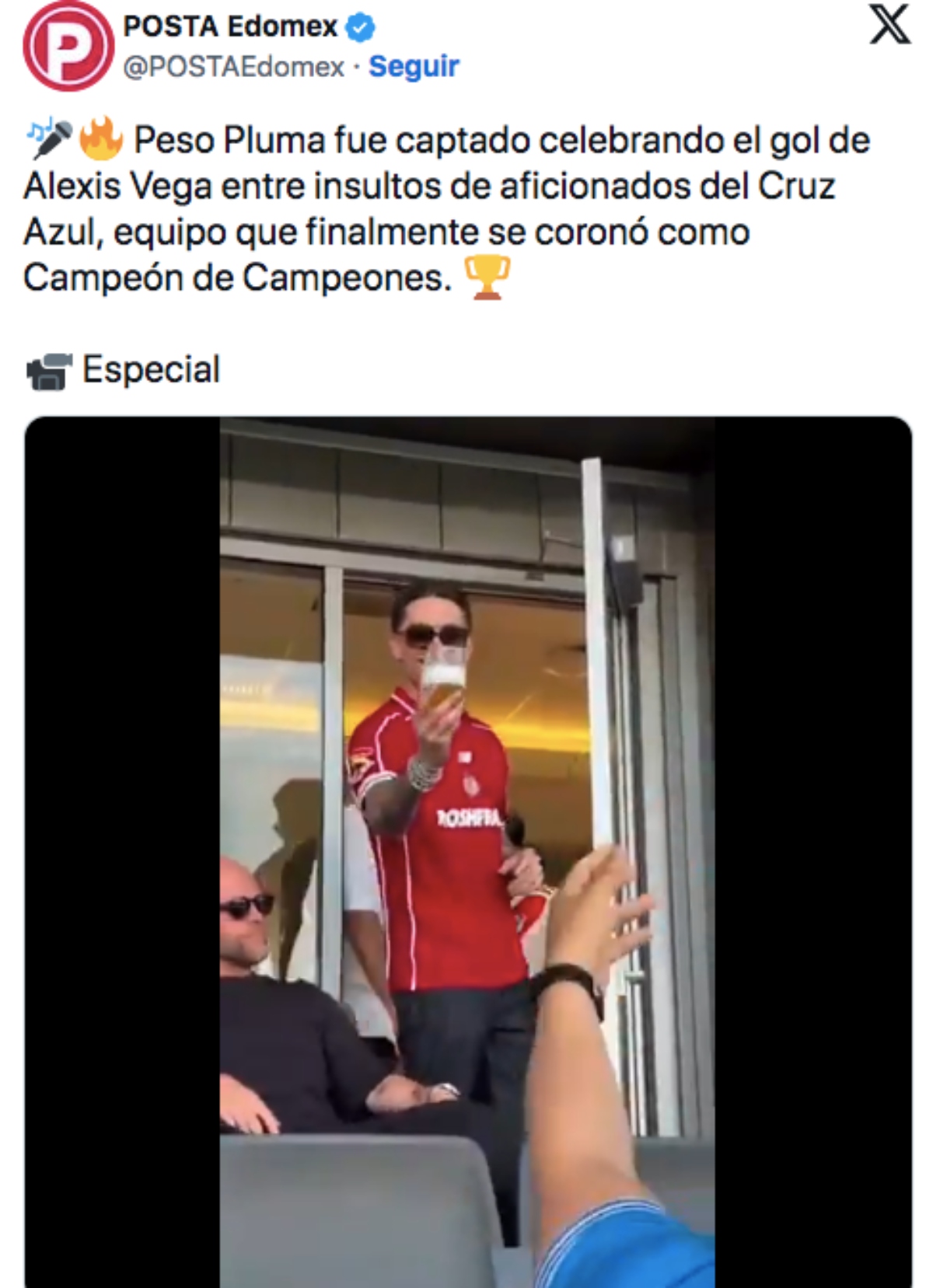 Captan a Peso Pluma peleando con aficionados del Cruz Azul 