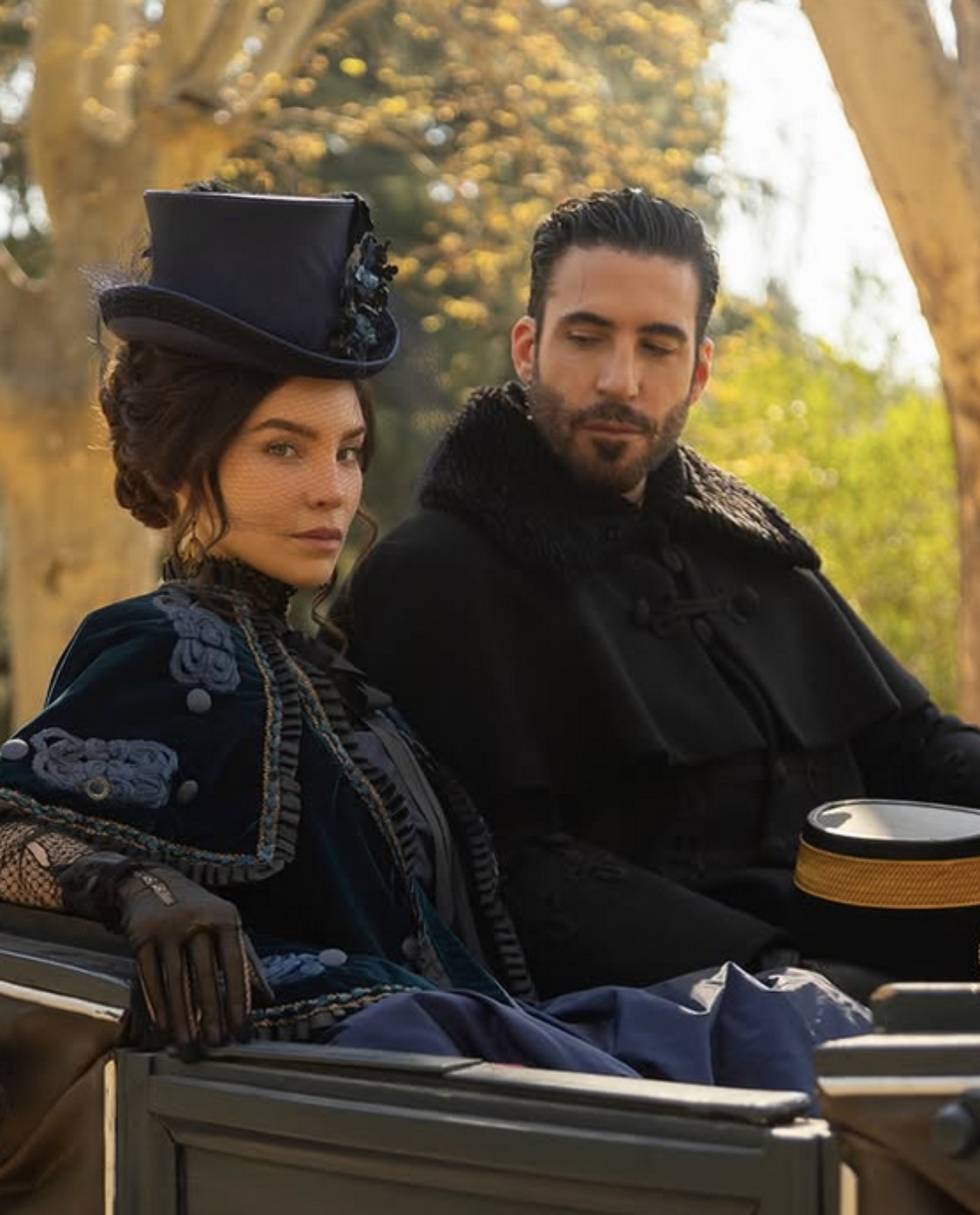 Revelan las primeras imágenes de Belinda y el elenco de la serie 'Carlota'