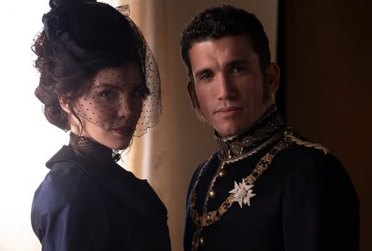 Revelan las primeras imágenes de Belinda y el elenco de la serie ‘Carlota’