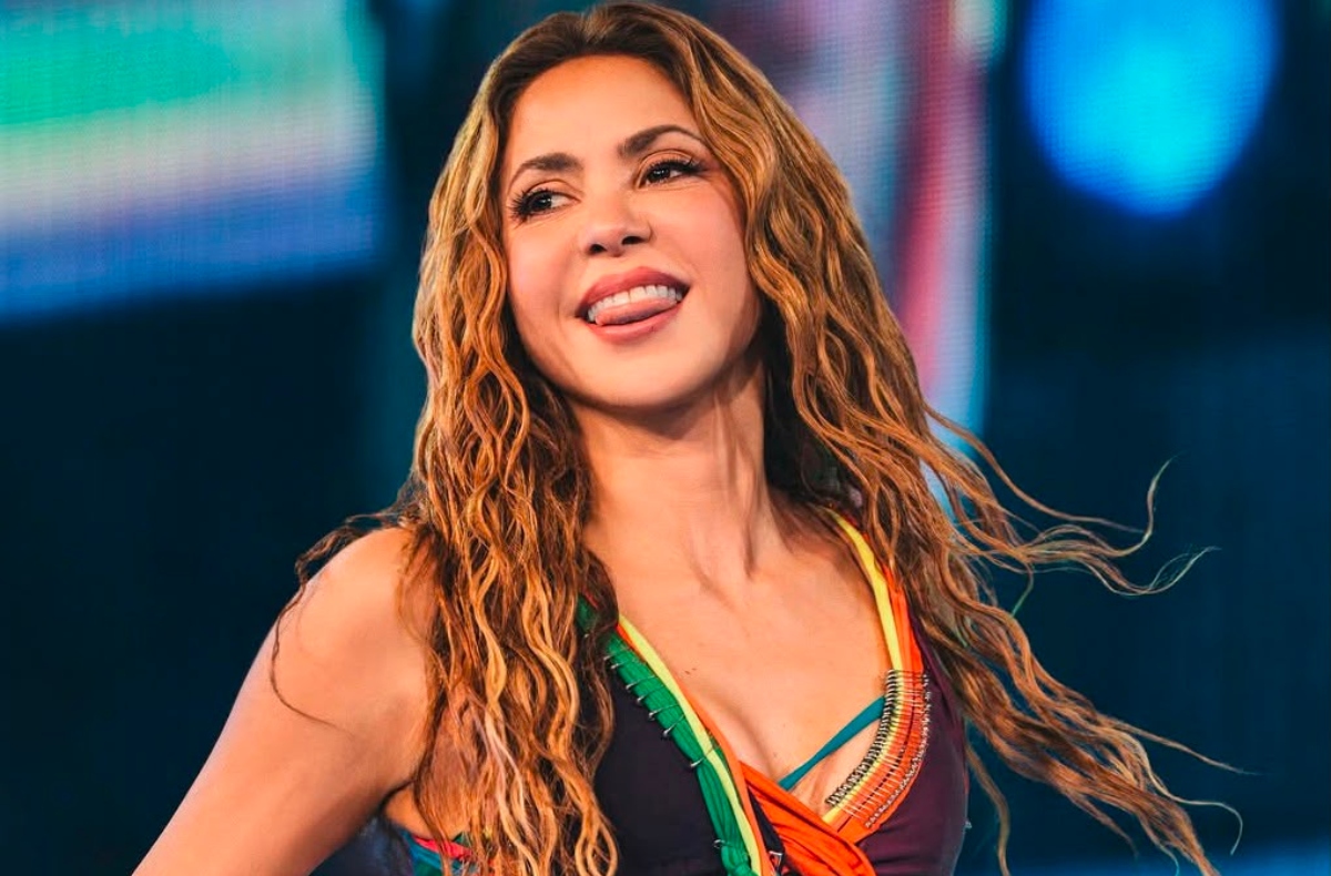 ¿La besó en la boca? Fanática sorprende a Shakira en pleno concierto