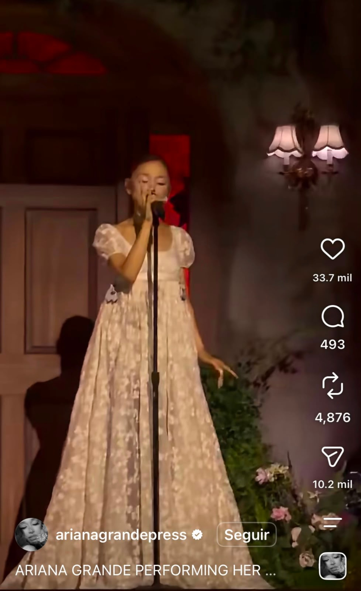 Ariana Grande estrena en pleno show su nueva canción 'Petal'