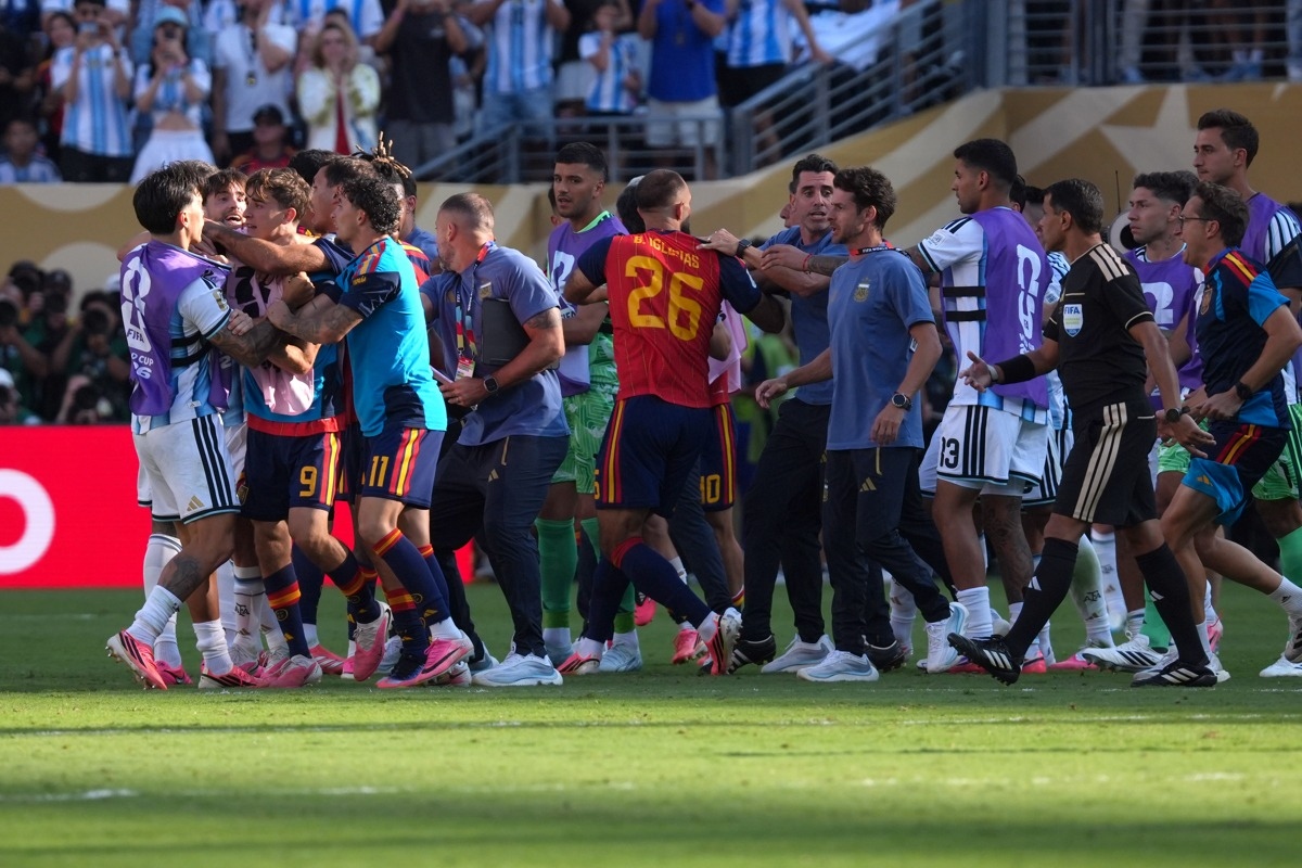 FIFA pone bajo investigación a Argentina y Gavi por incidentes en la final