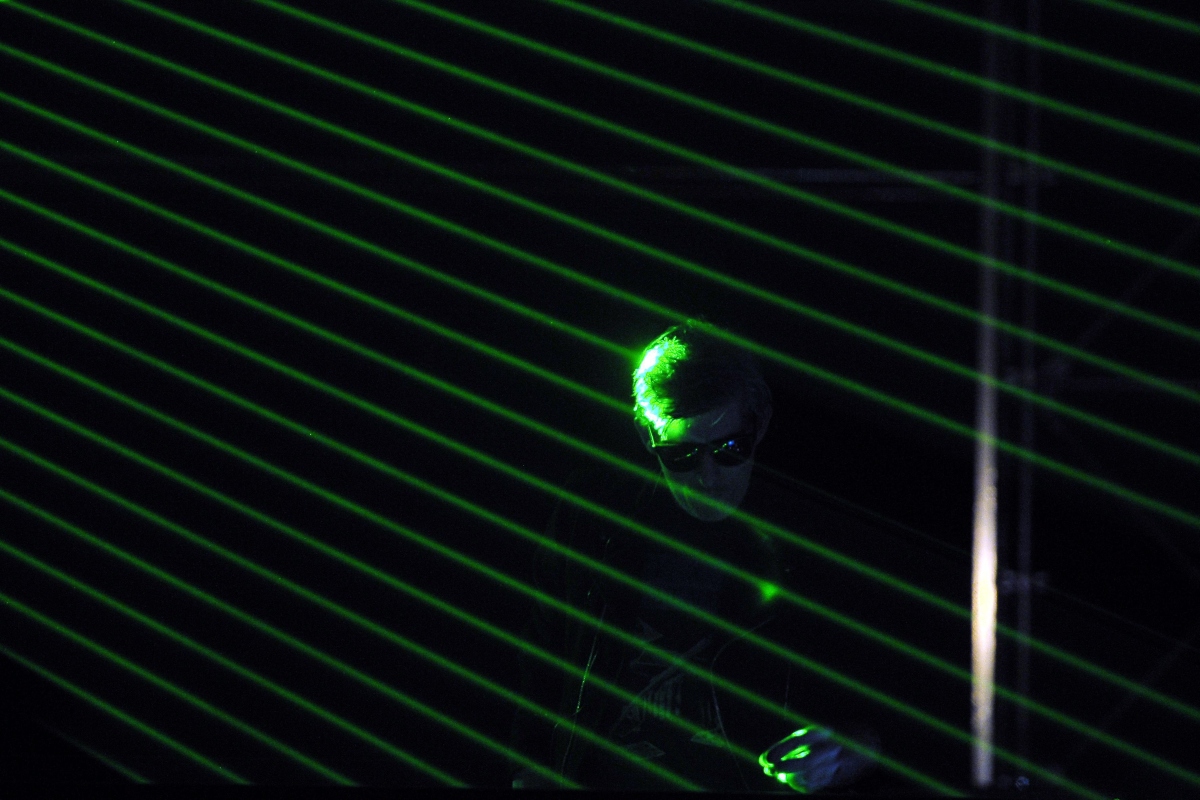 Hallan sin vida a Kavinsky, el legendario DJ detrás del éxito ‘Nightcall’