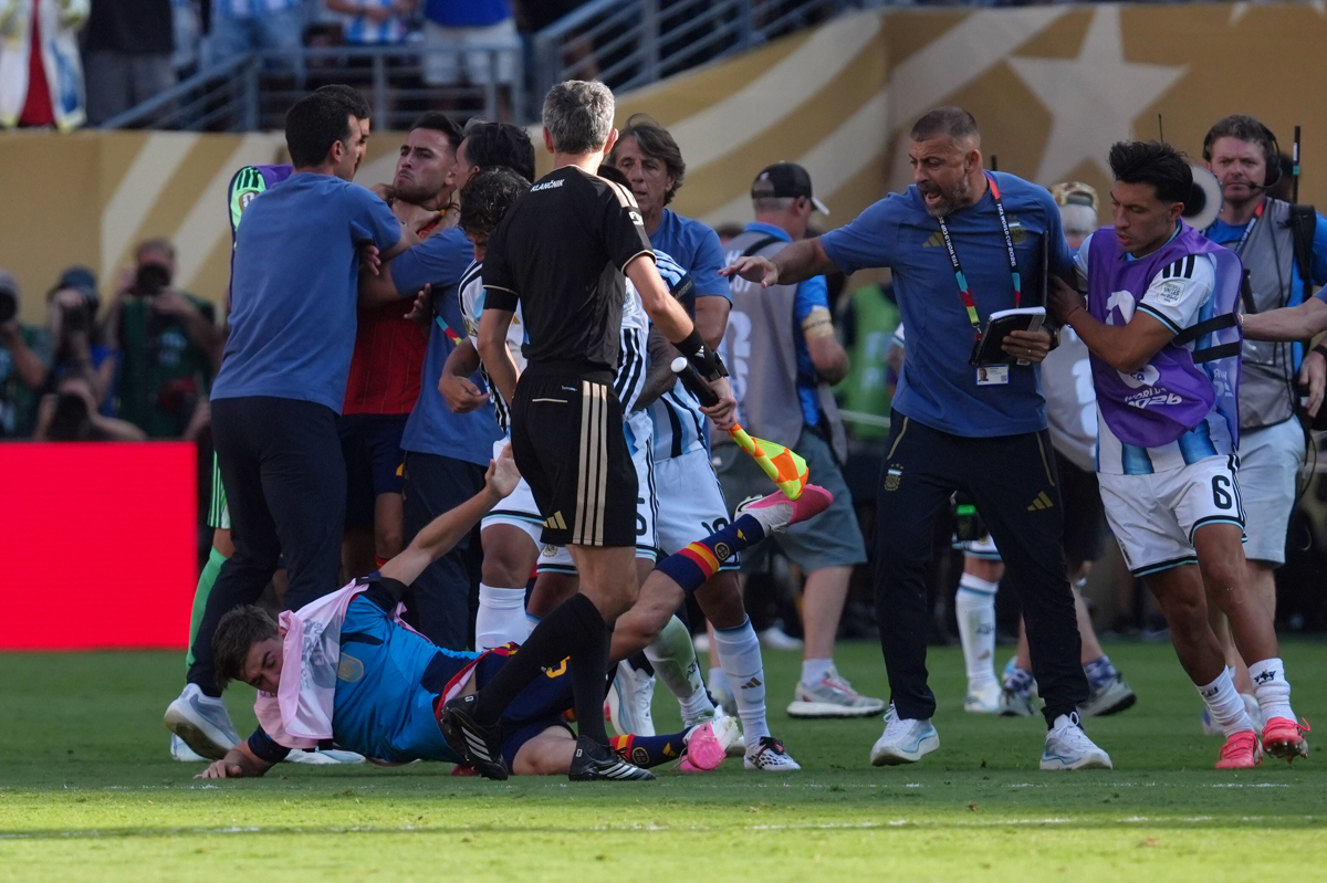 “Nuestros jugadores fueron las víctimas”, dice Luis de la Fuente tras bronca España-Argentina
