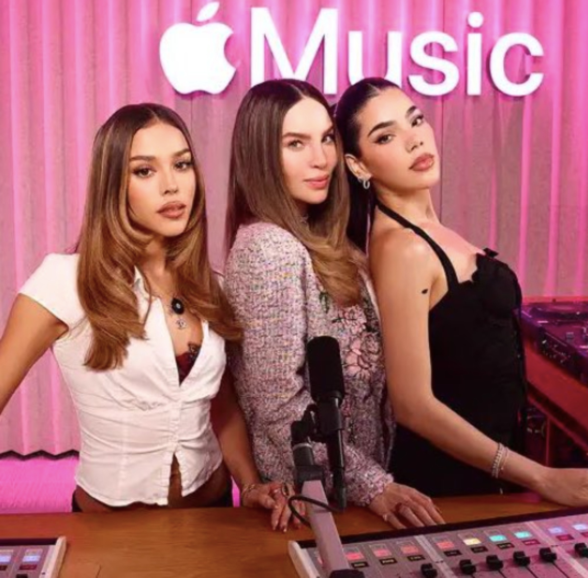 Thalía le recuerda Belinda y Danna su colaboración con Kenia OS