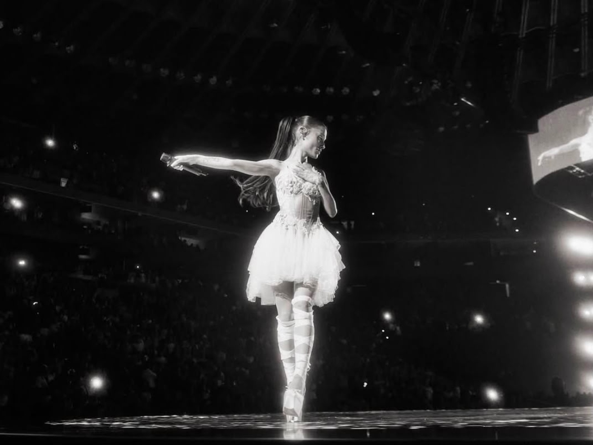 Ariana Grande logra su séptimo número 1 en Billboard con su disco 'petal'