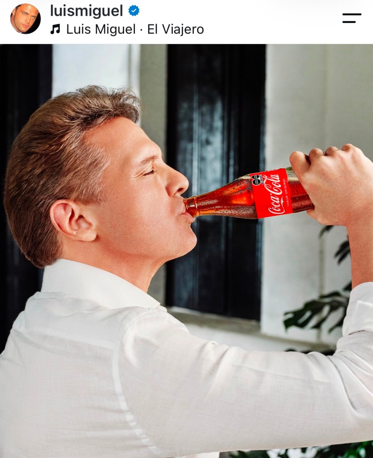 Luis Miguel sorprende al reaparecer para una campaña de refresco