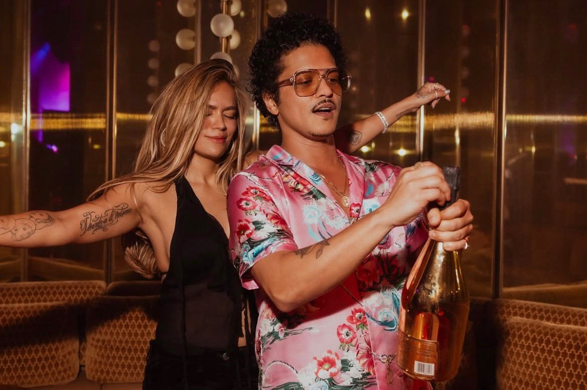 ¿Nuevo romance? Karol G desata rumores de noviazgo con Bruno Mars por unas fotos muy ‘cariñosos’