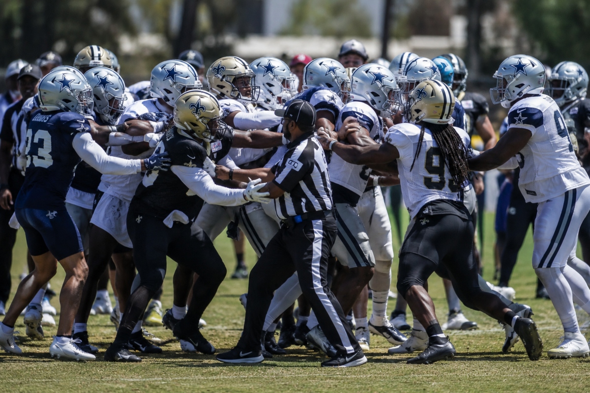 Cowboys y Saints desatan una batalla campal: golpes, un casco volando y posibles multas de la NFL