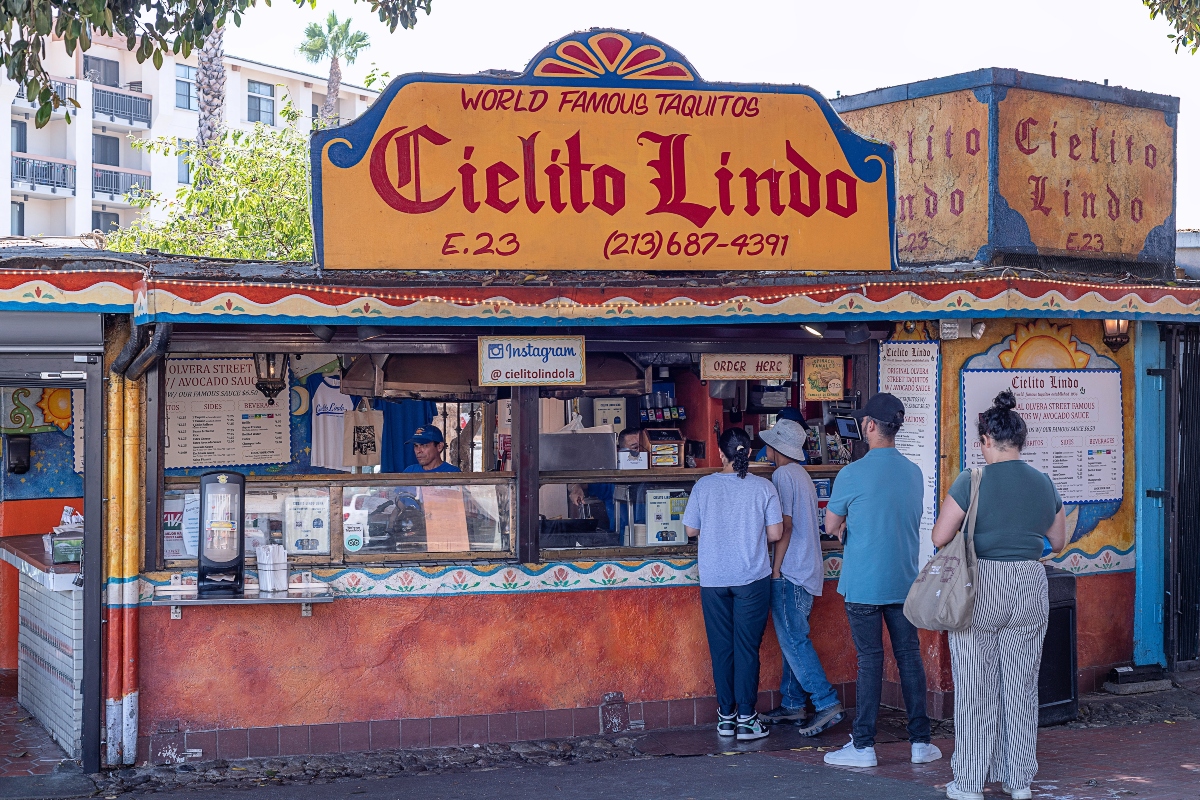 Mes de la Herencia Hispana: Los barrios latinos que se convirtieron en destinos culturales