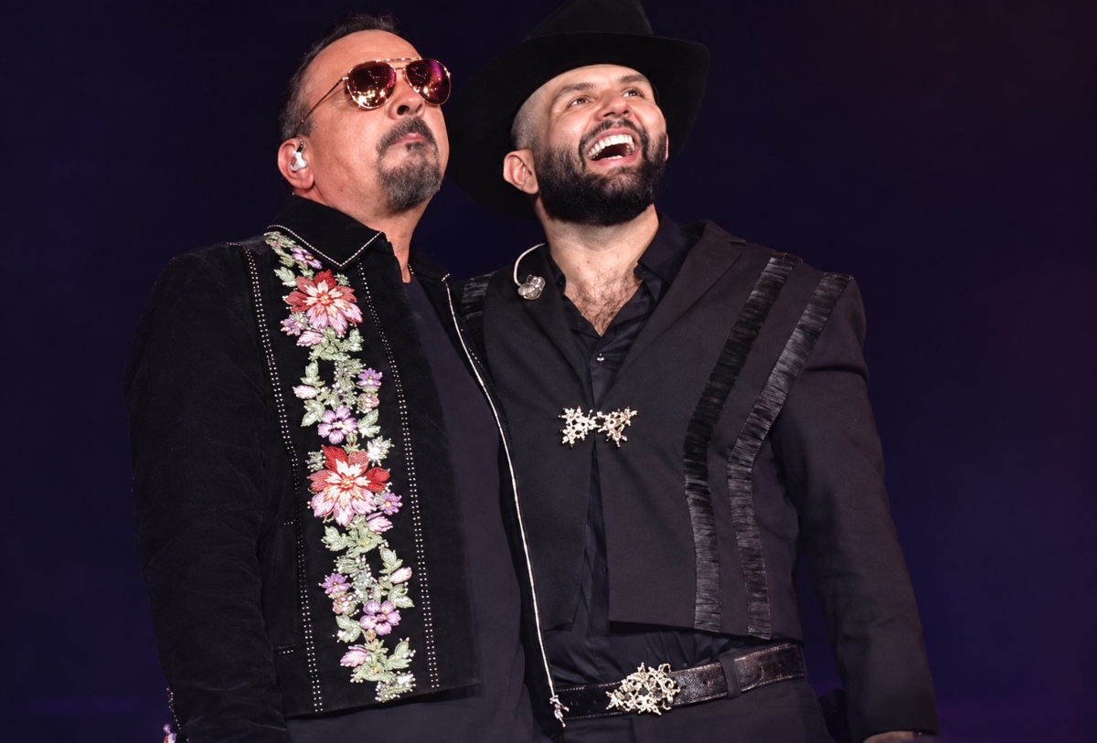 Tras escándalo, Carin León regresa puntual a ‘La Esfera’ y sorprende con Pepe Aguilar