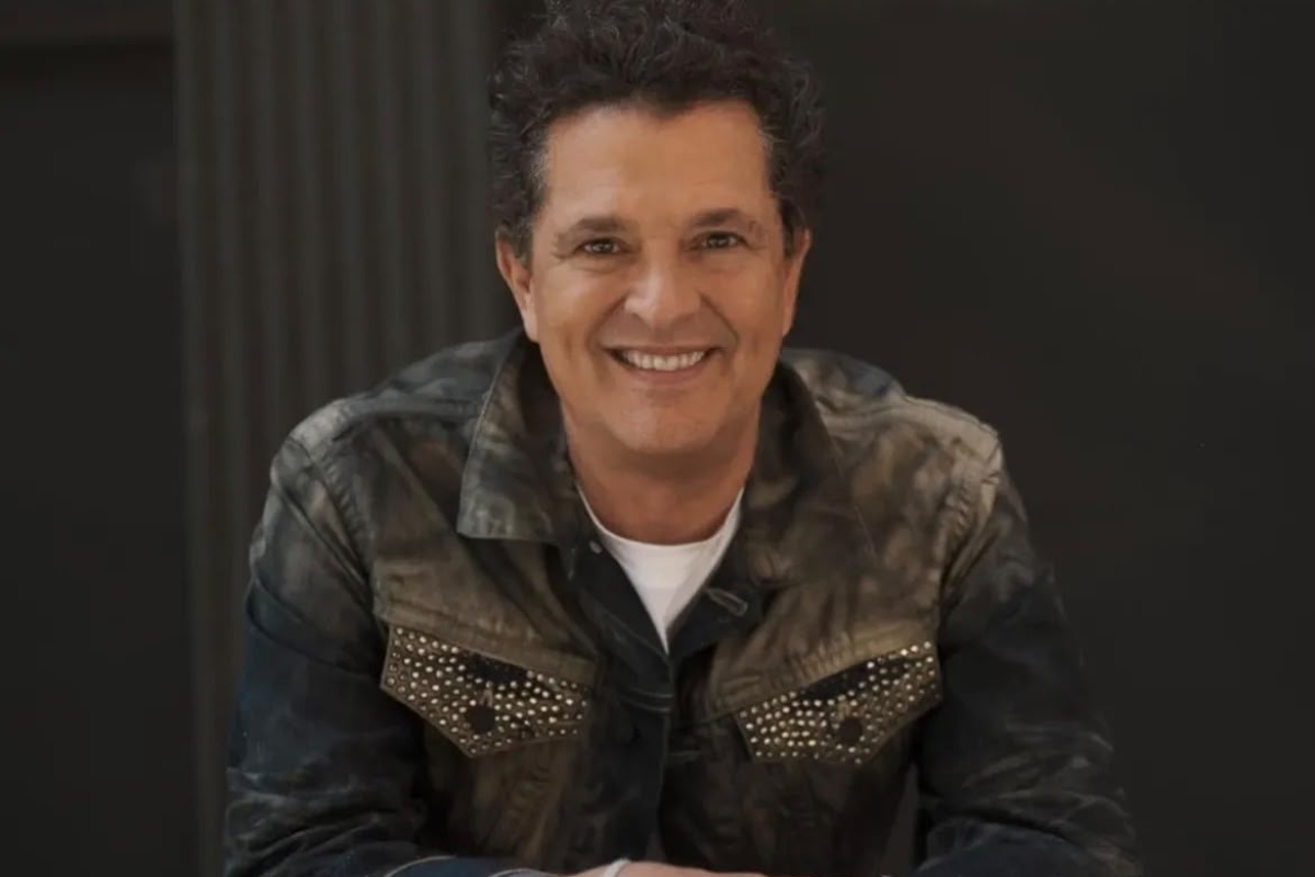 Carlos Vives ofrece concierto a ciertos de niños acompañado de personajes