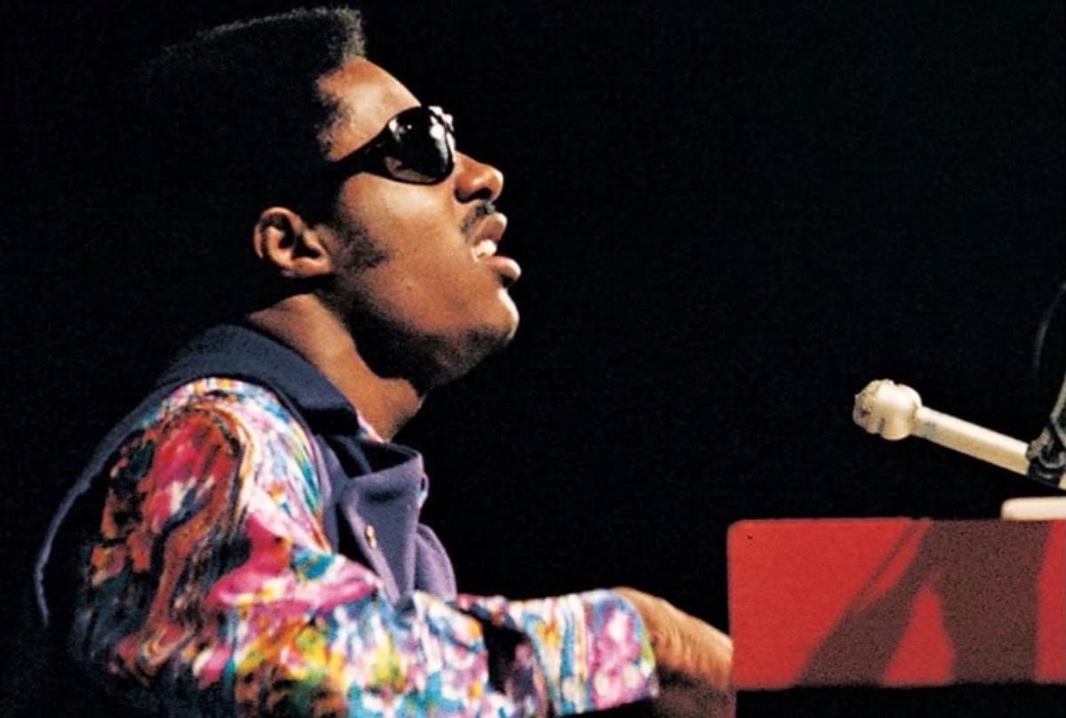 Stevie Wonder presenta de sorpresa un miniálbum con cuatro nuevas canciones