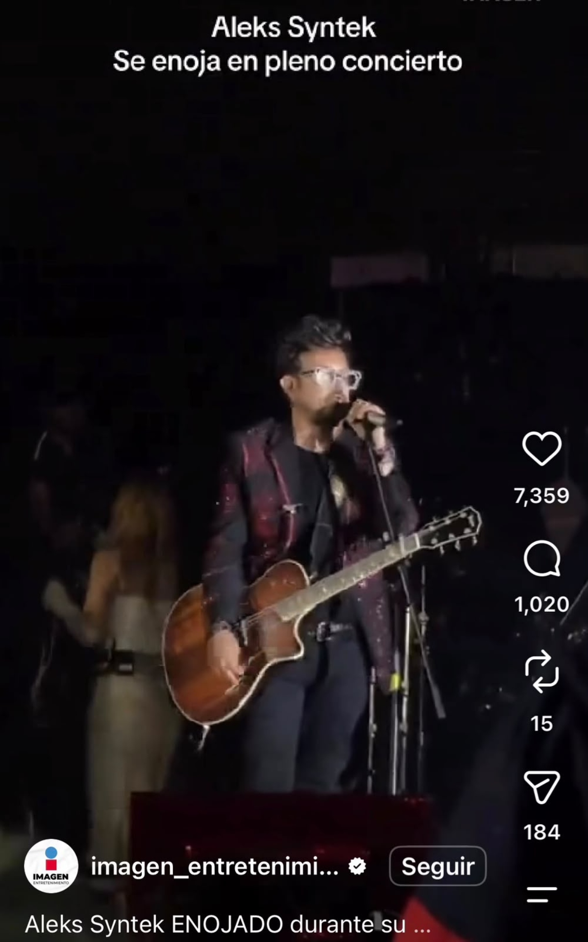  Aleks Syntek estalla contra la gente en pleno show 