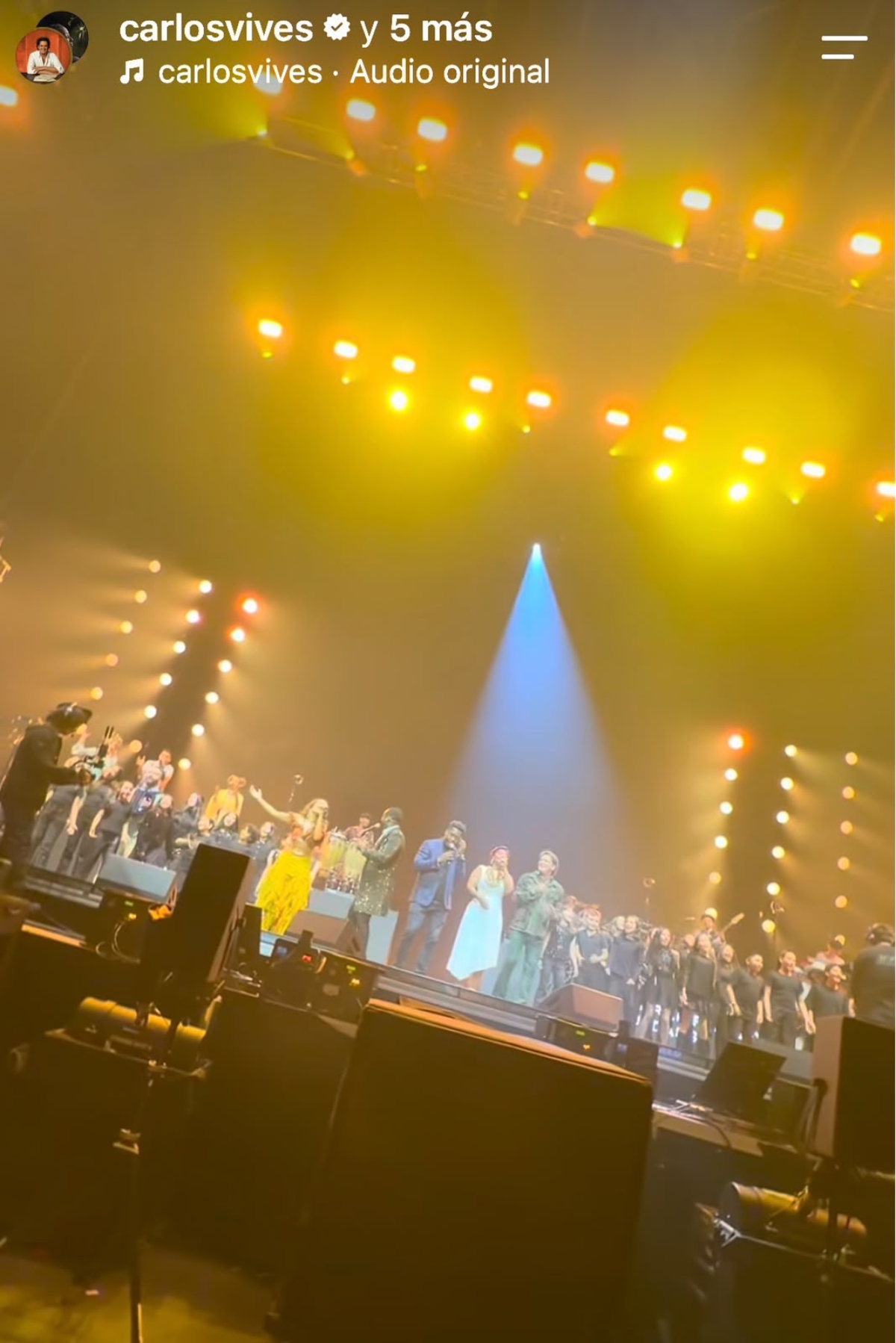 Carlos Vives ofrece concierto a ciertos de niños