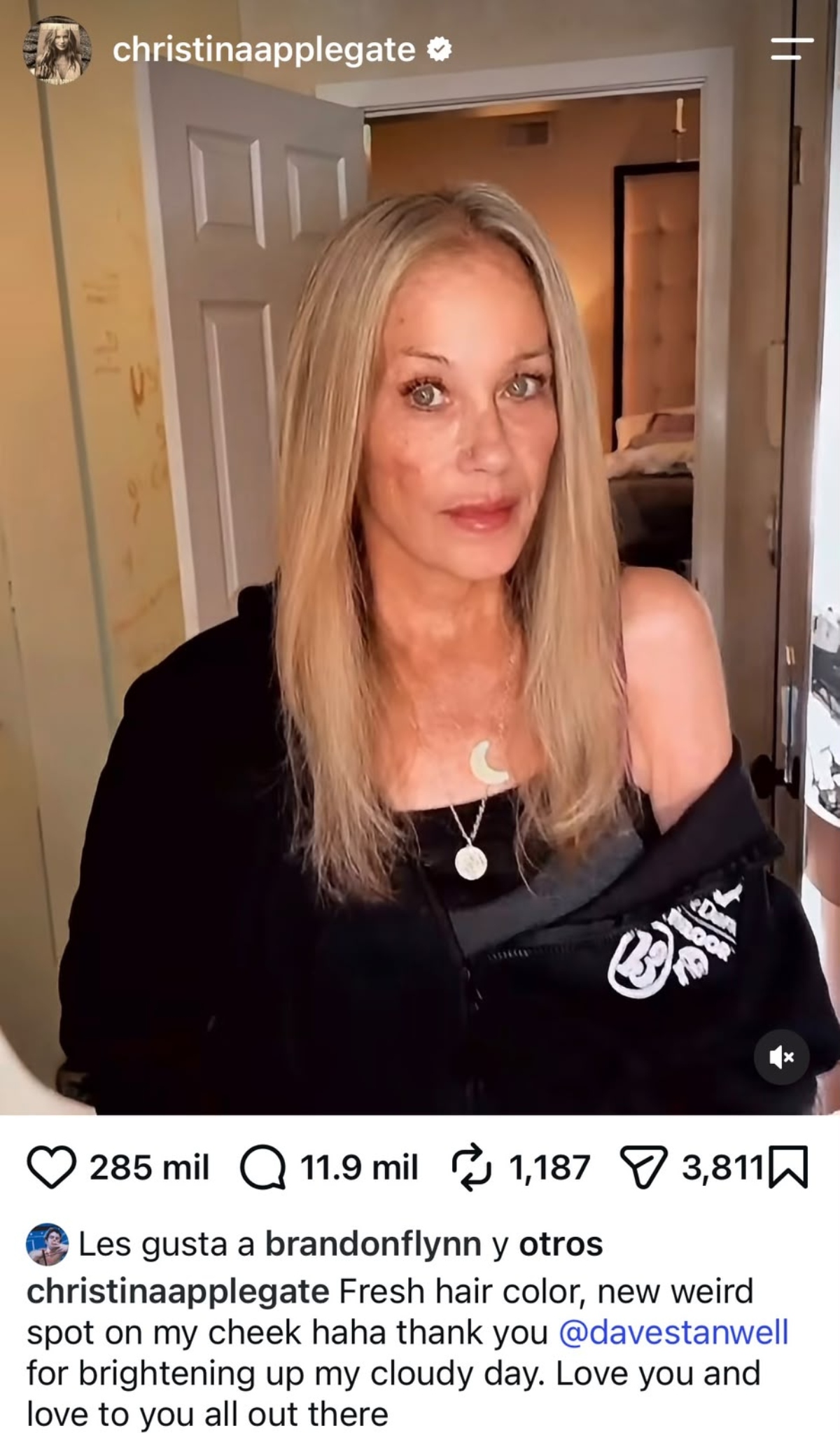 Actriz Christina Applegate comparte video tras estar hospitalizada