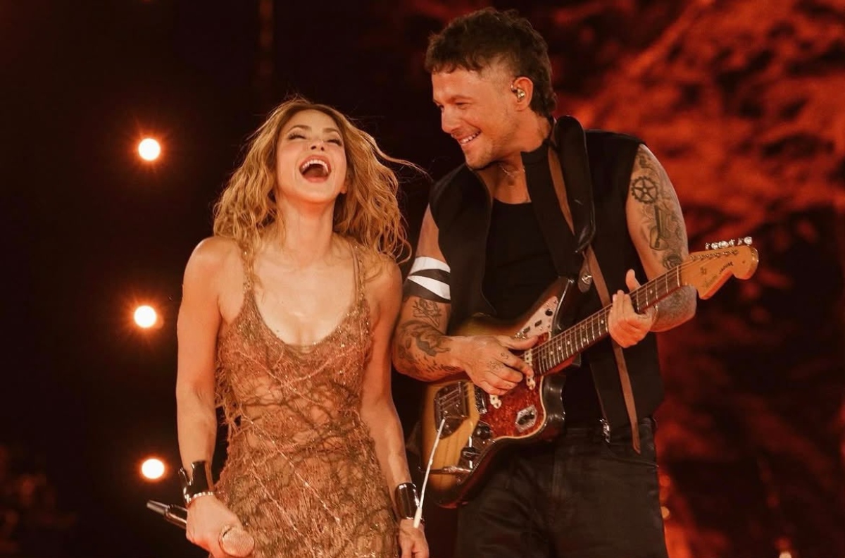 Shakira sings “La Tortura” with Alejandro Sanz as a surprise guest at her concert