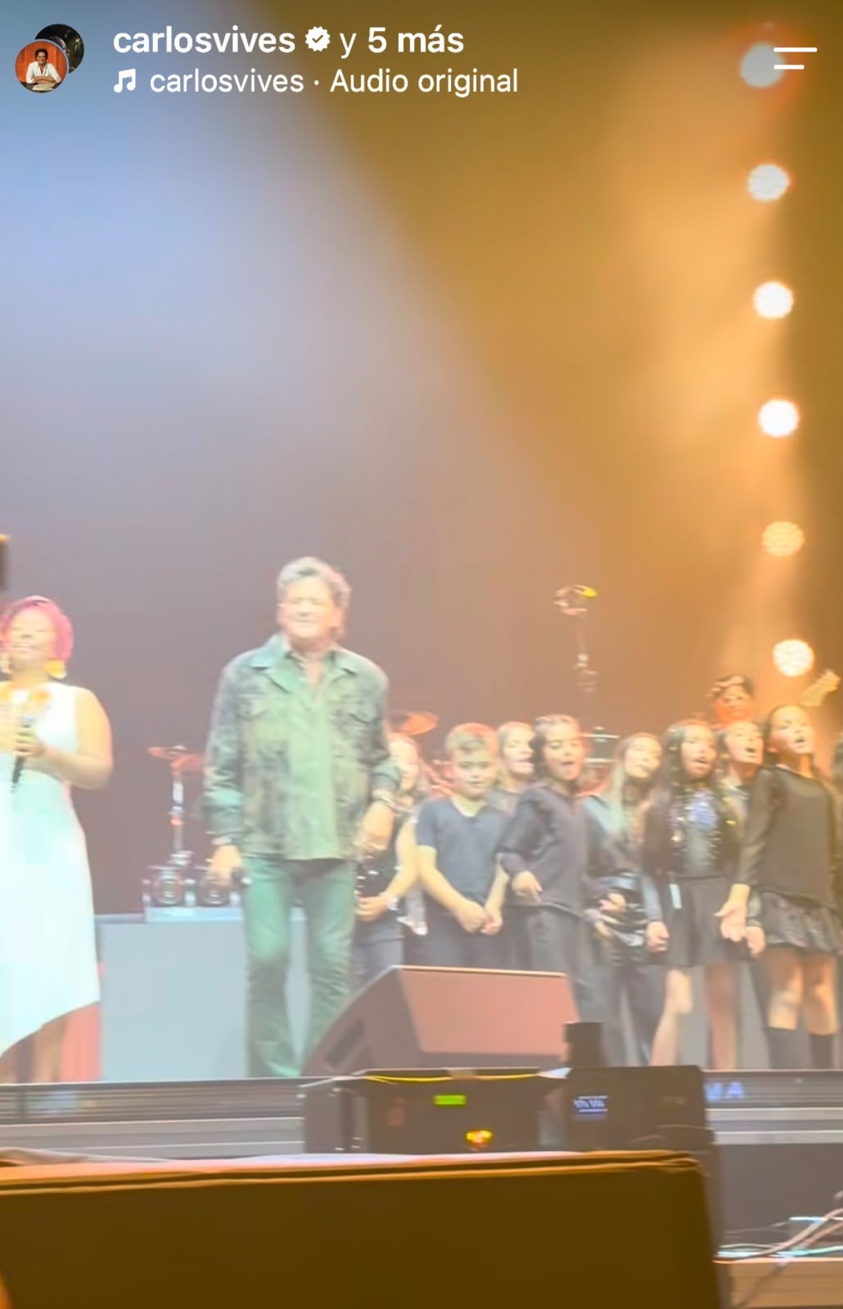 Carlos Vives ofrece concierto a ciertos de niños