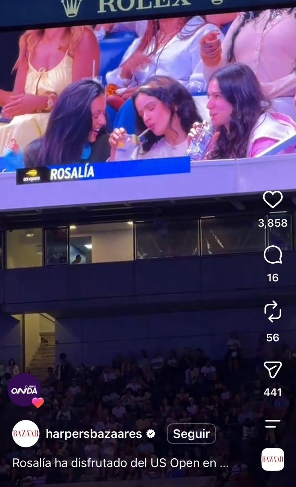 Rosalía y Loli Bahia presumen su amor en un partido de tenis