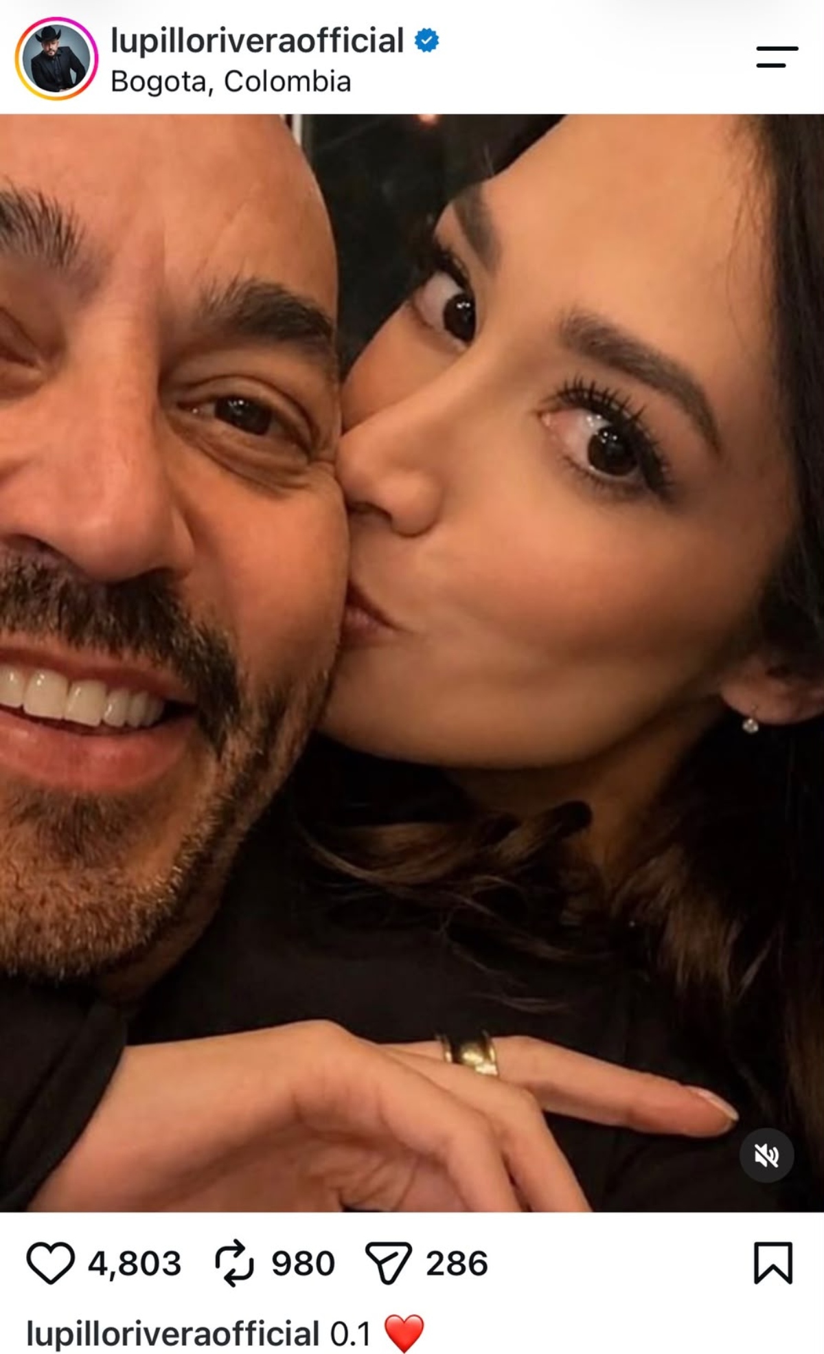  Lupillo Rivera muestra a su nueva novia