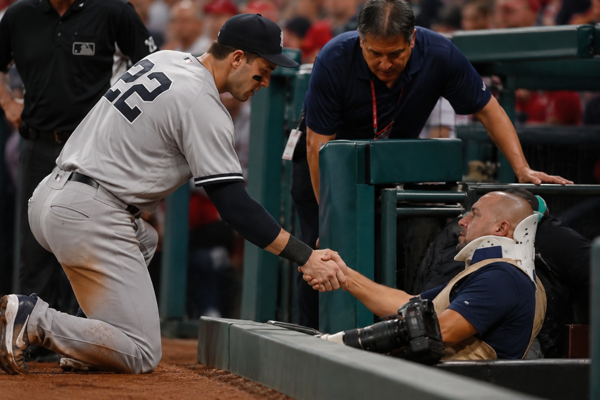 ¡Impactante momento en Yankees! Ben Rice golpea a fotógrafo con un foul y su reacción conmueve al estadio