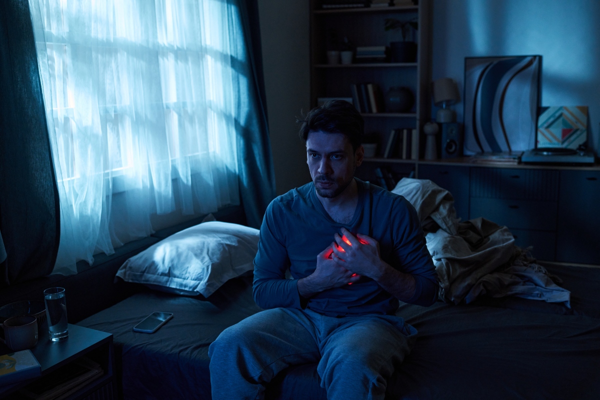 Dormir con luz nocturna podría afectar la estructura del corazón