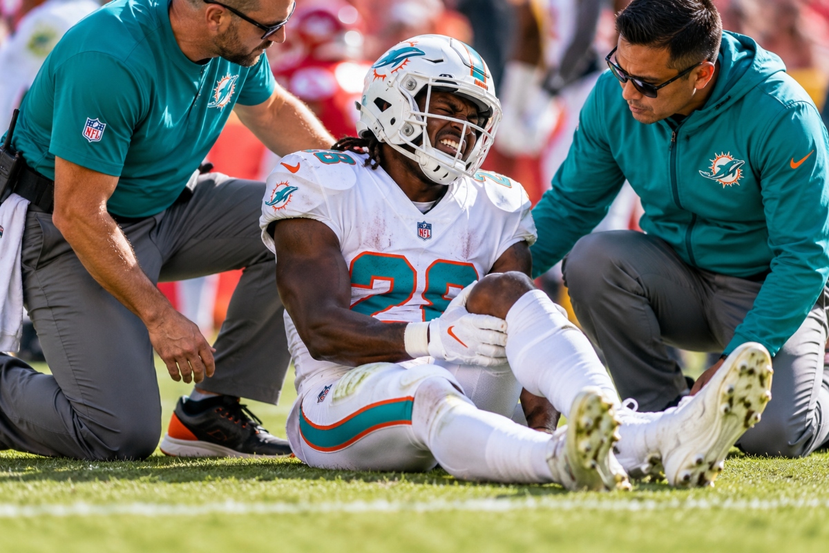 Golpe devastador para Miami: De’Von Achane se pierde el resto de la temporada por rotura del ligamento cruzado