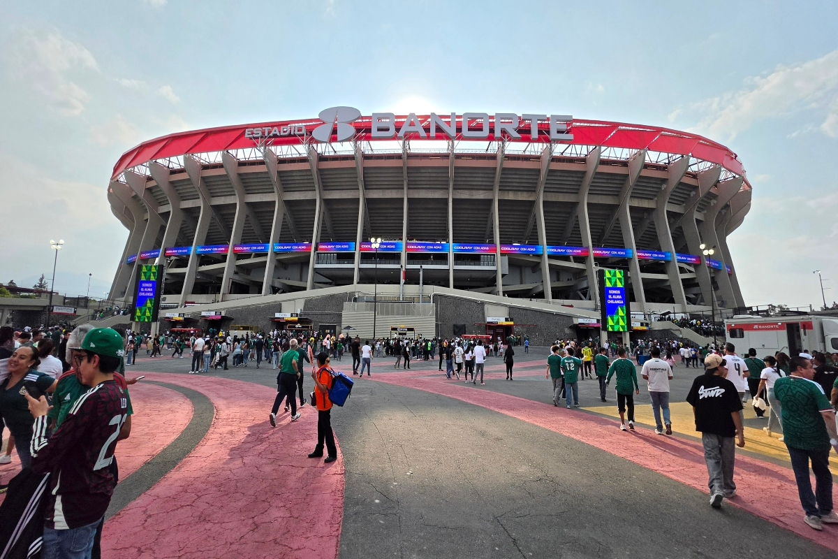 Canelo Álvarez planea despedirse en el Estadio Azteca