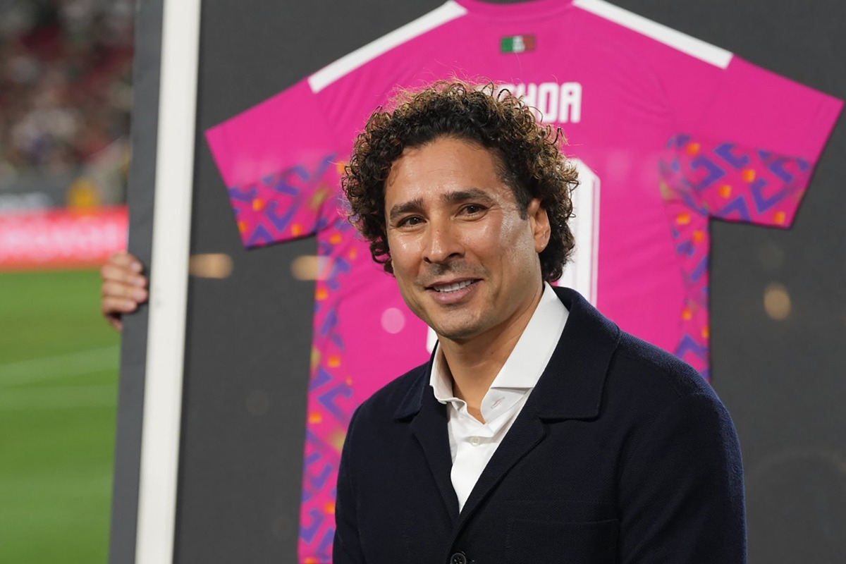 Memo Ochoa recibe emotivo homenaje por su histórica trayectoria con México
